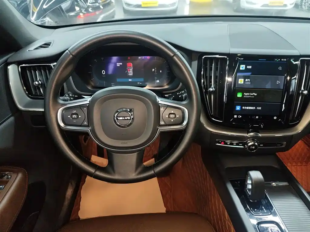 Volvo XC60 2023 — фото 11