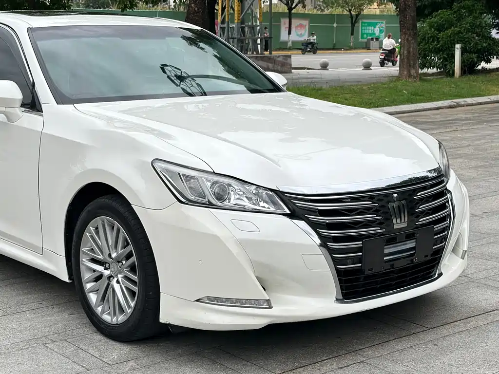 Toyota Crown 2017 — фото 10