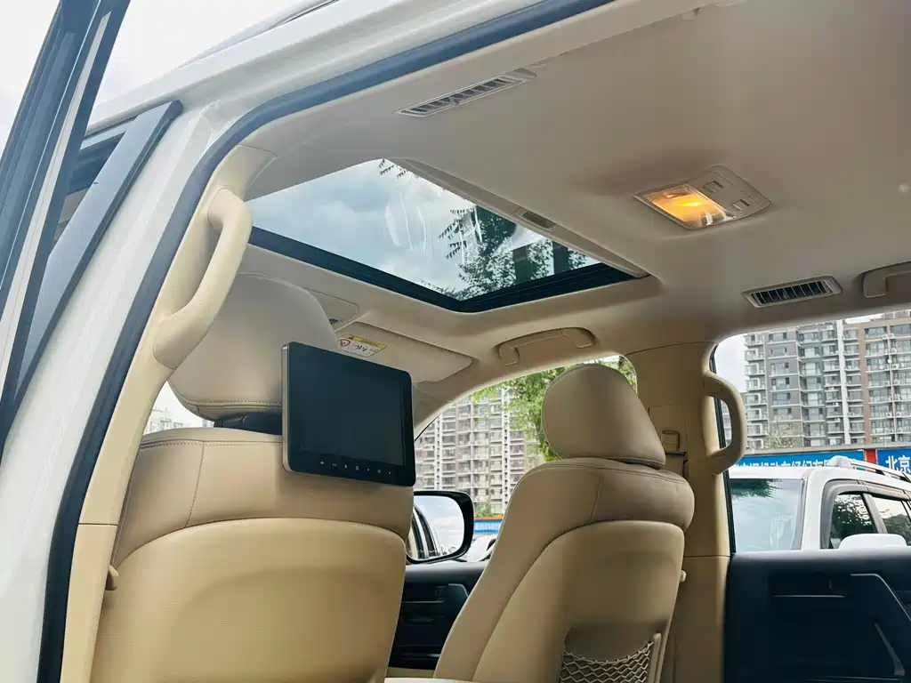 Toyota Land Cruiser 2017 — фото 15