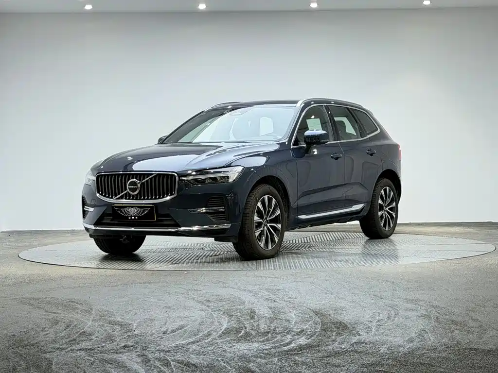 Volvo XC60 2024 — фото 1