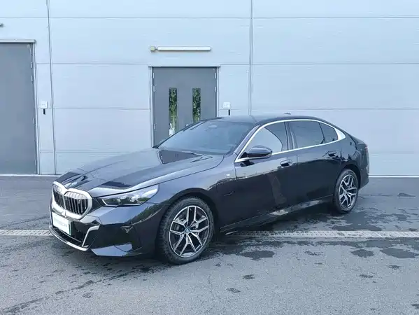 BMW i5 2025