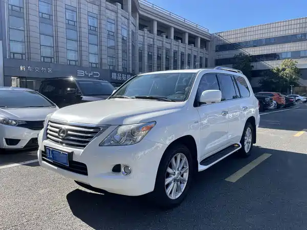Lexus LX 2010