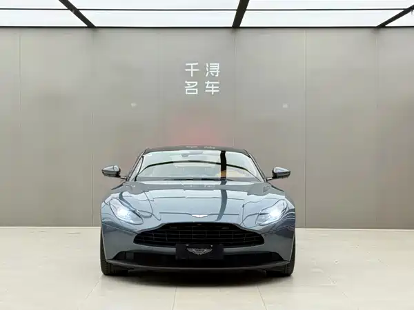 Aston Martin DB11 2019