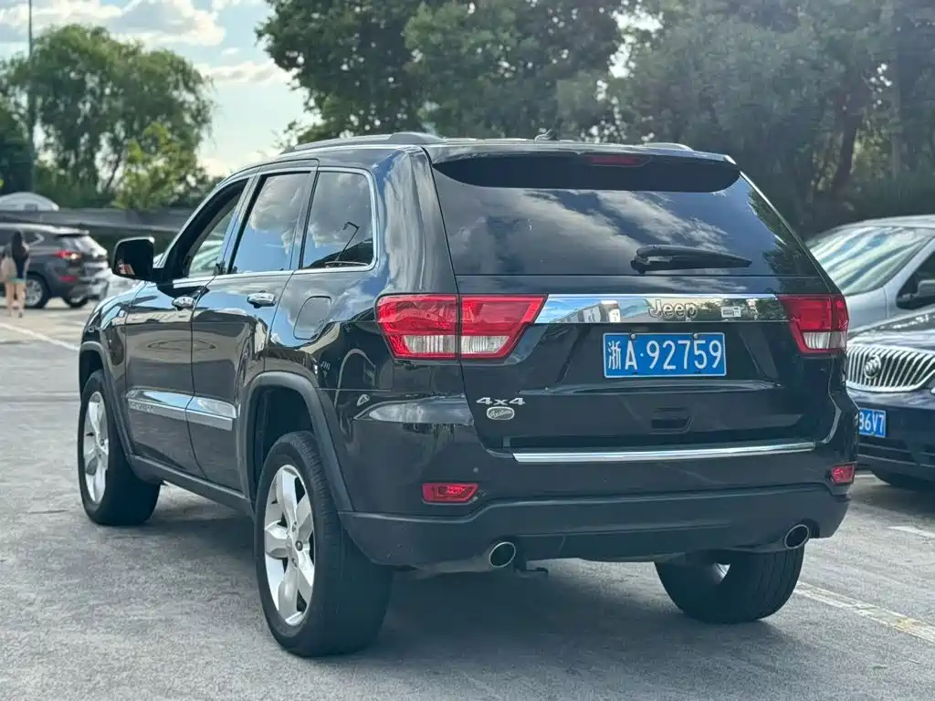Jeep Grand Cherokee 2011 — фото 16
