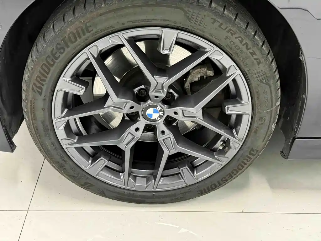 BMW 3 Series 2025 — фото 15