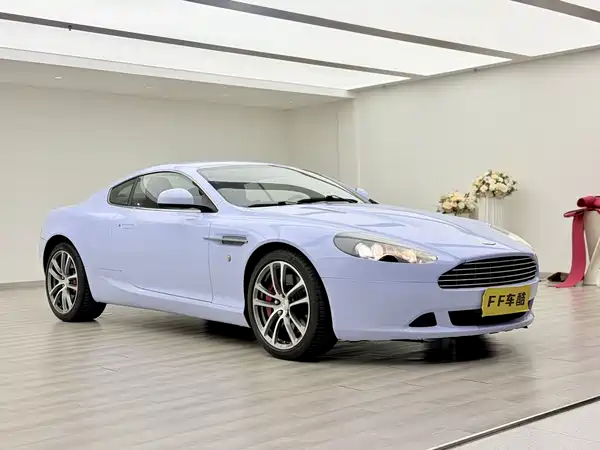 Aston Martin DB9 2011