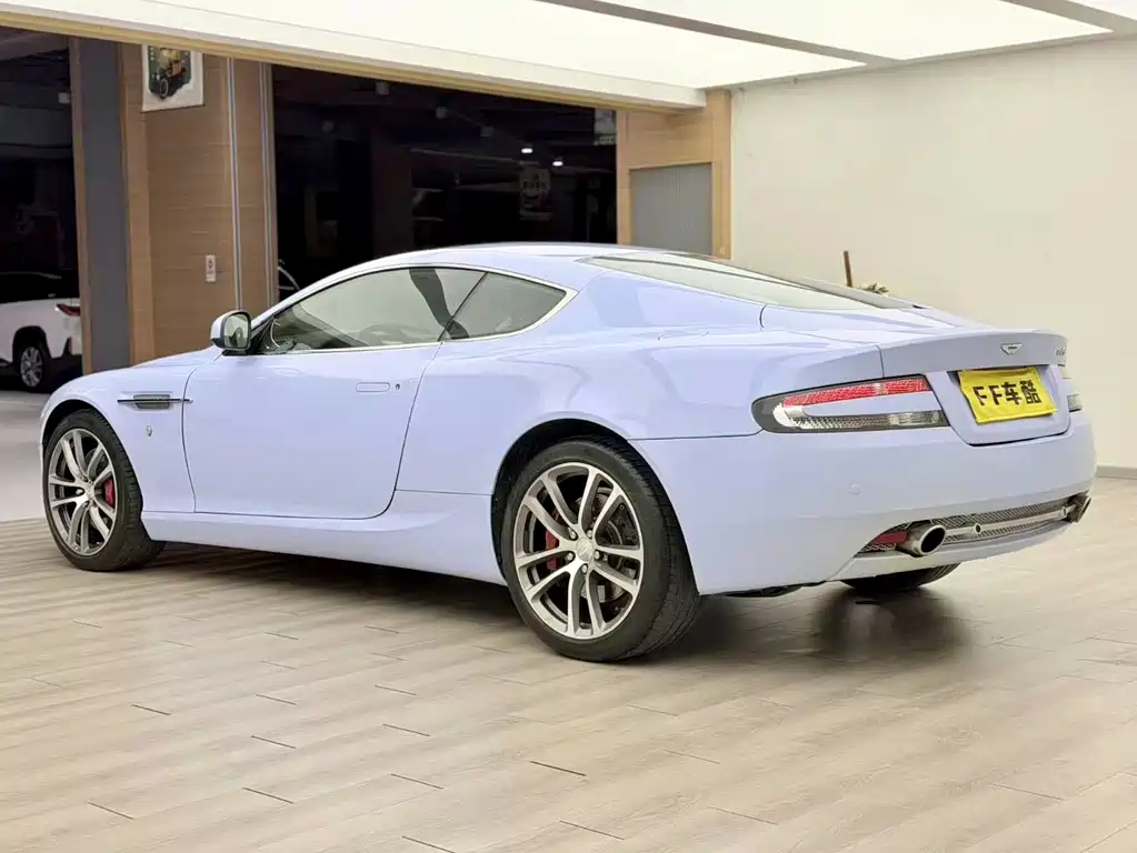 Aston Martin DB9 2011 — фото 5