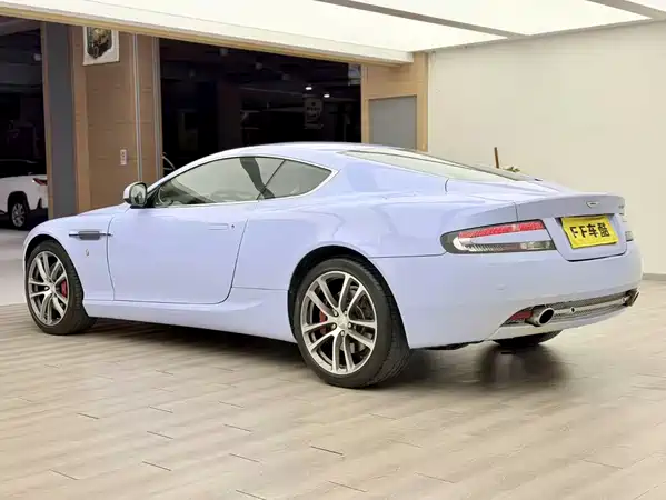 Aston Martin DB9 2011