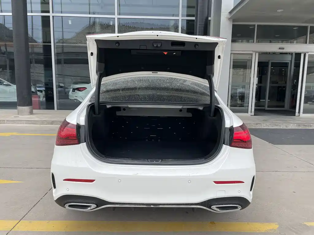 Mercedes-Benz A-Class 2024 — фото 8