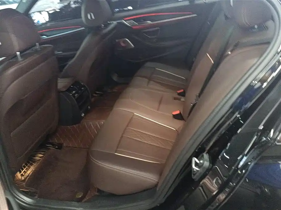 BMW 5 Series 2021 — фото 10