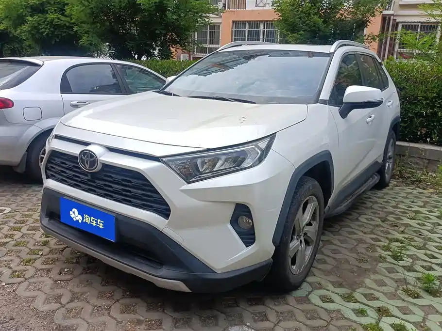 Toyota RAV4 2021 — фото 1