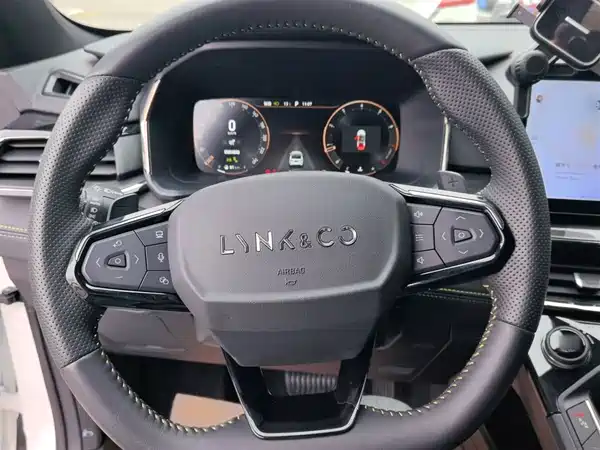 Lynk & Co 06 2023