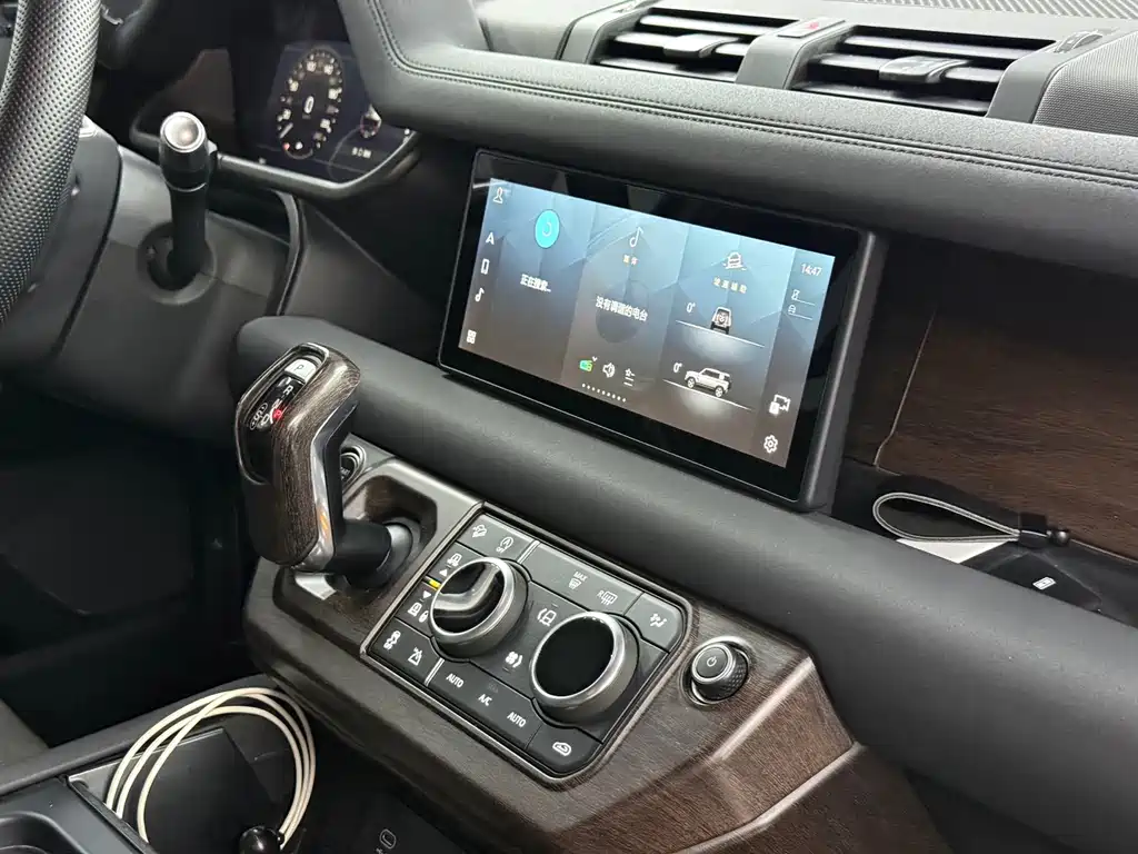 Land Rover Defender 2022 — фото 11
