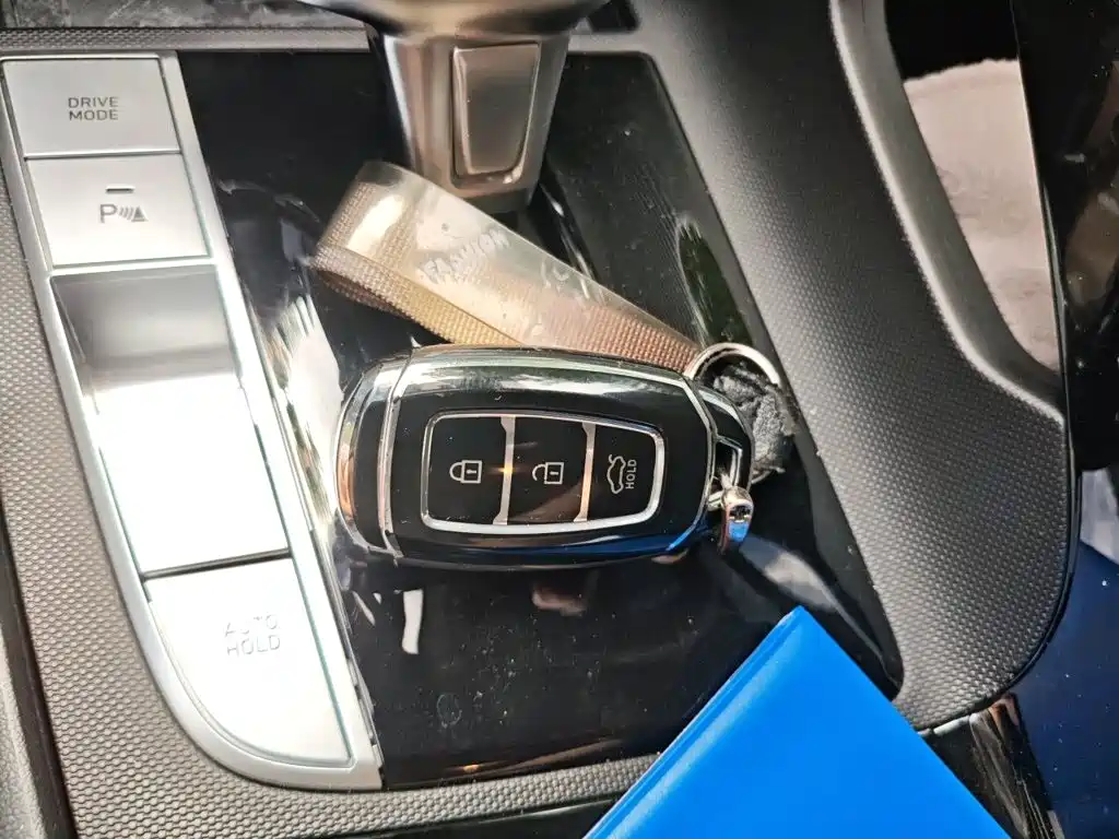 Hyundai Elantra 2023 — фото 12