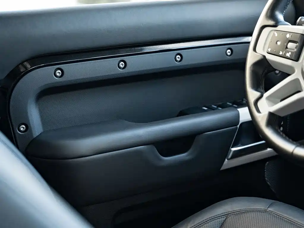 Land Rover Defender 2022 — фото 13