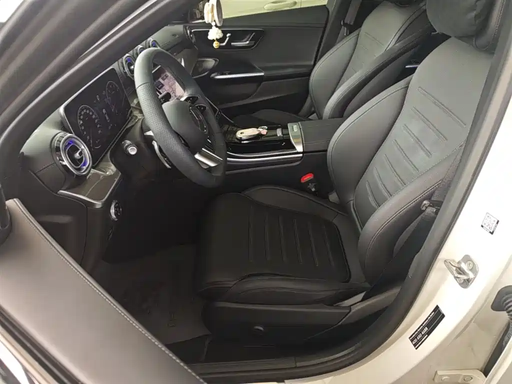 Mercedes-Benz C-Class 2024 — фото 15