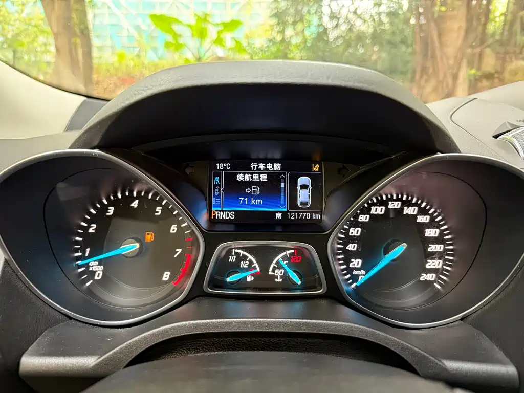 Ford Kuga 2015 — фото 19