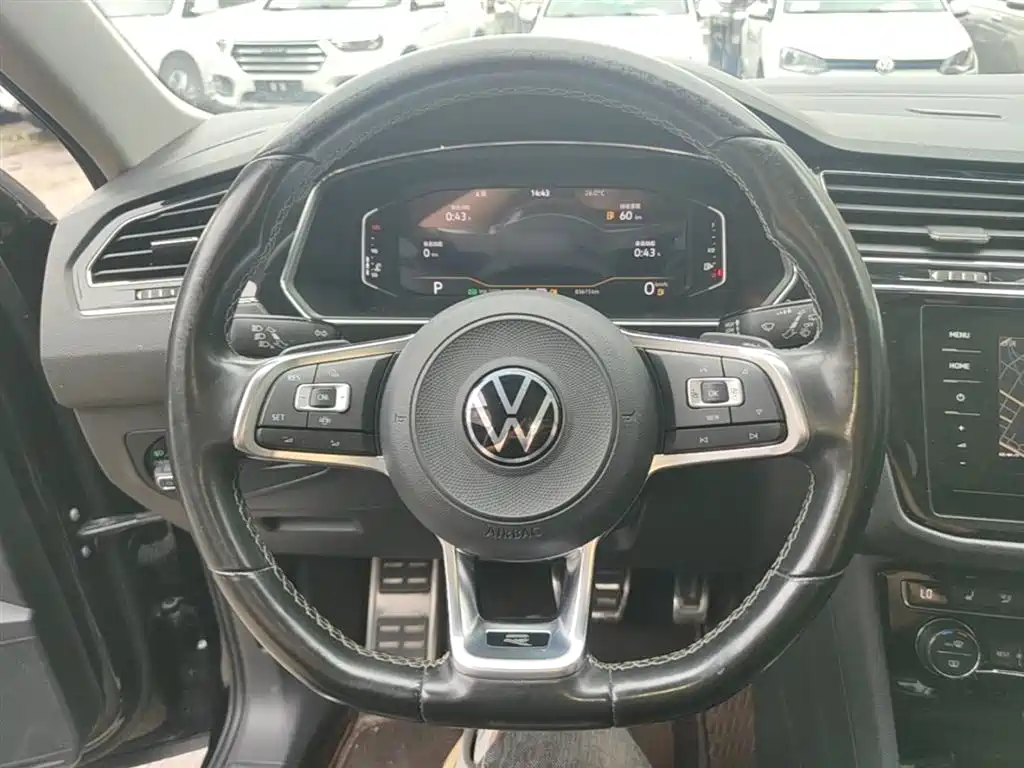 Volkswagen Tiguan L 2021 — фото 11