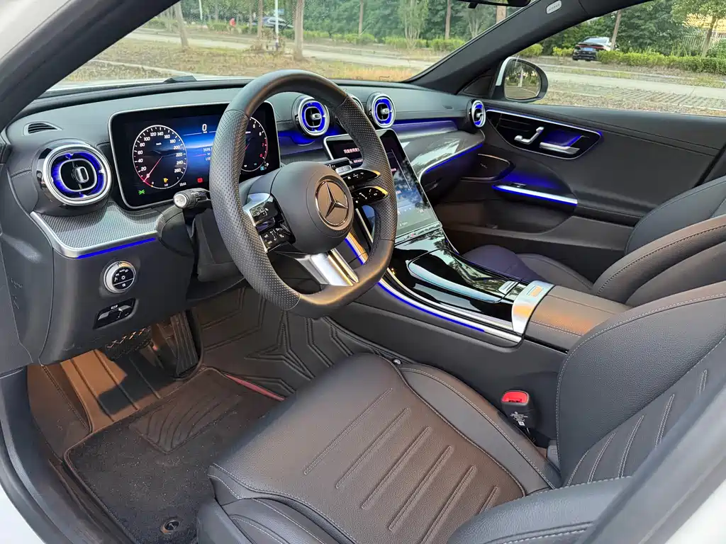 Mercedes-Benz C-Class 2025 — фото 11