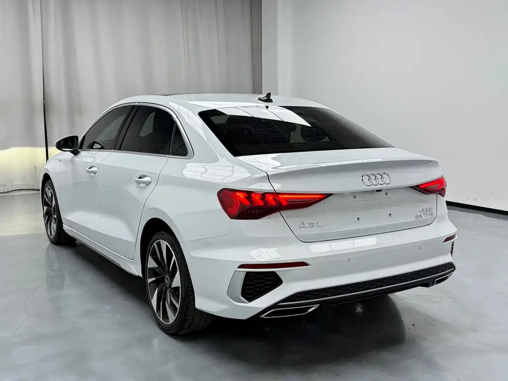 Audi A3 2023 — фото 11