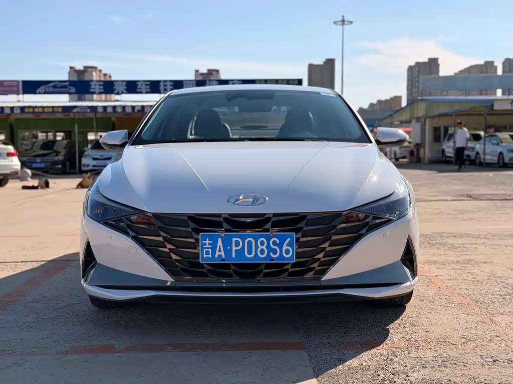 Hyundai Elantra 2022