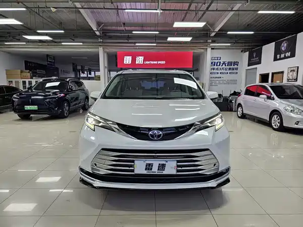 Toyota Sienna 2023