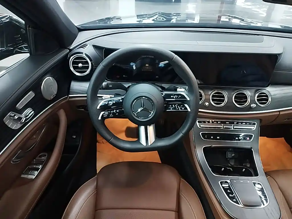 Mercedes-Benz E-Class 2023 — фото 17