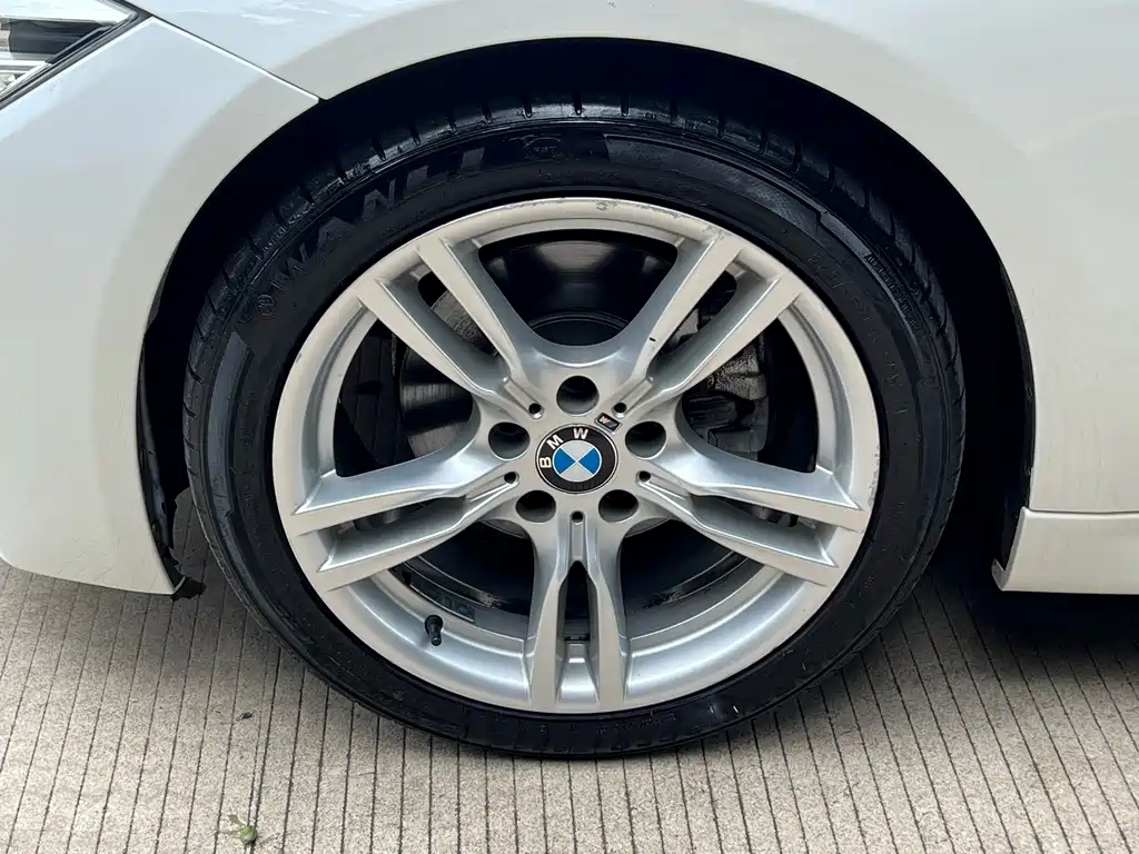 BMW 3 Series 2019 — фото 18