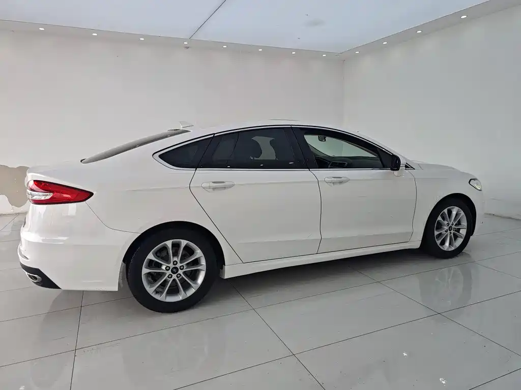 Ford Mondeo 2021 — фото 17