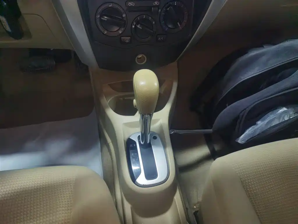 Nissan Livina 2015 — фото 14