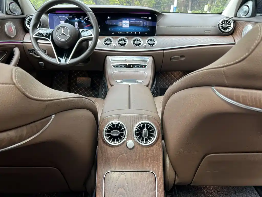 Mercedes-Benz E-Class 2023 — фото 20