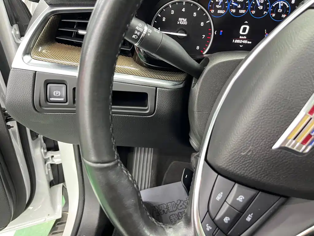 Cadillac XT5 2017 — фото 13