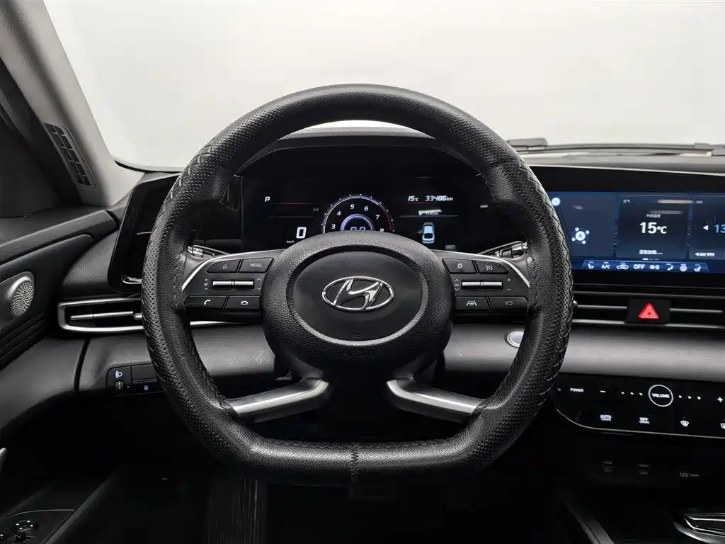 Hyundai Elantra 2023 — фото 11