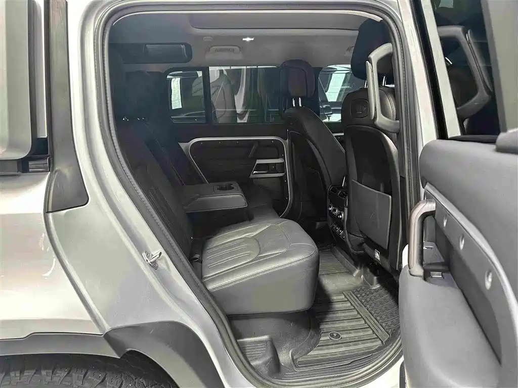Land Rover Defender 2020 — фото 28