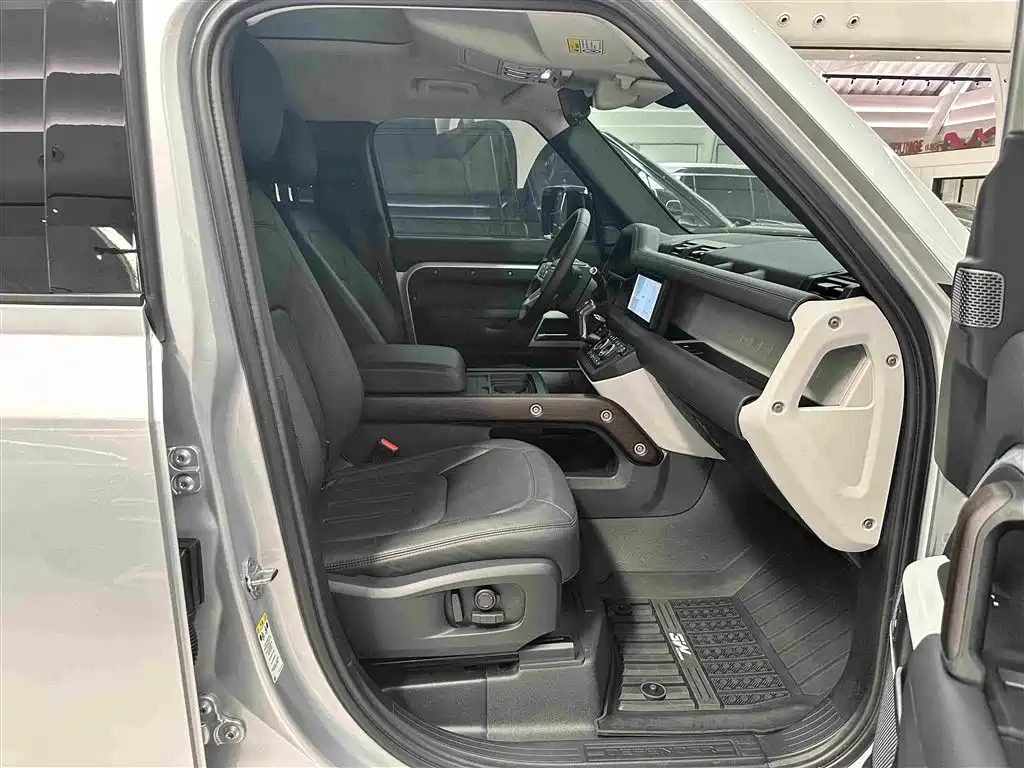 Land Rover Defender 2020 — фото 30
