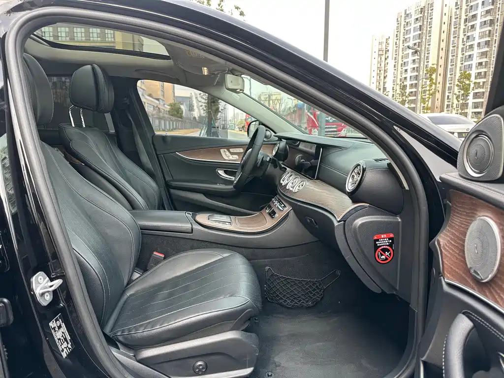 Mercedes-Benz E-Class 2019 — фото 13