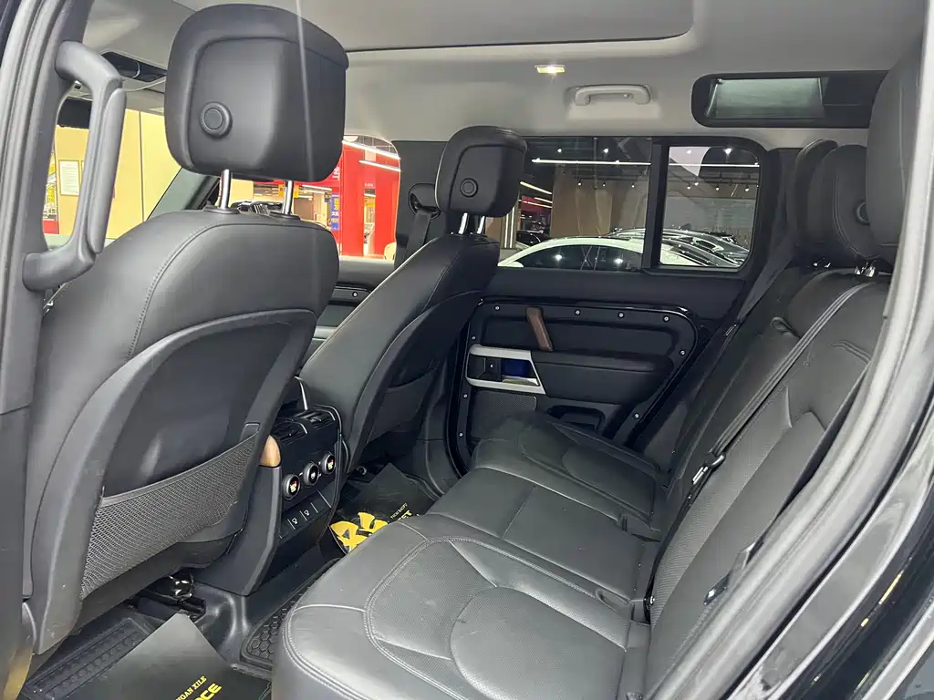 Land Rover Defender 2022 — фото 10
