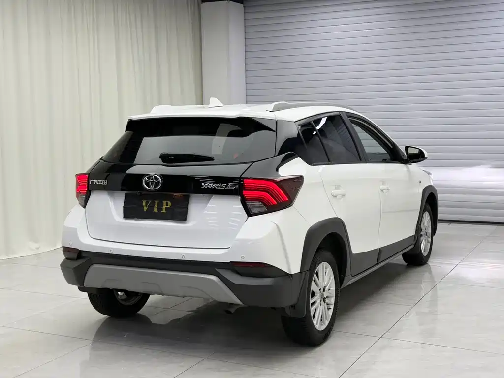 Toyota Yaris L 2021 — фото 6