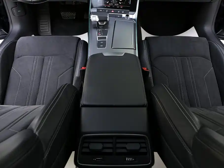 Audi A7L 2023 — фото 10