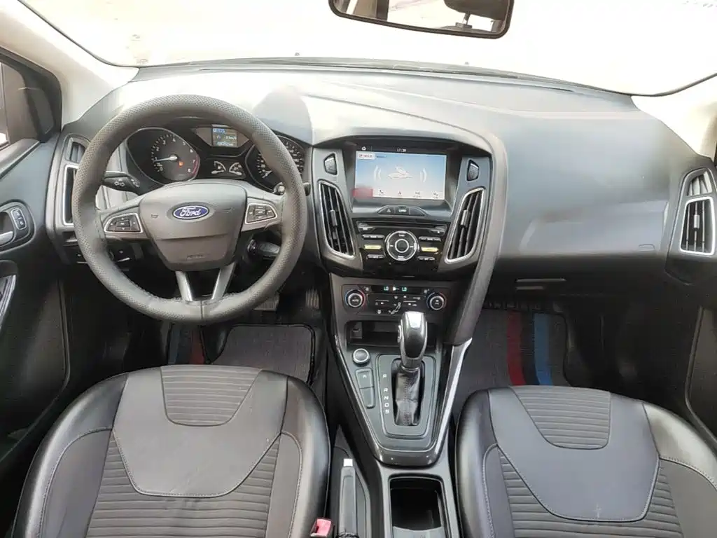 Ford Focus 2017 — фото 10