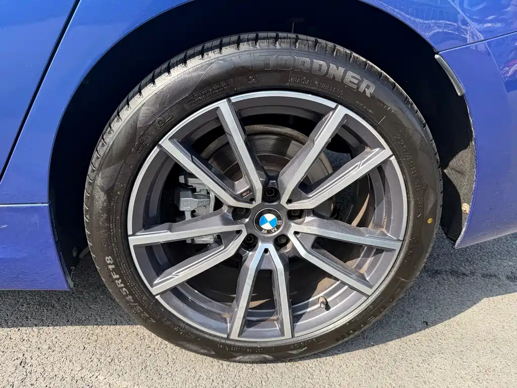BMW 3 Series 2019 — фото 27