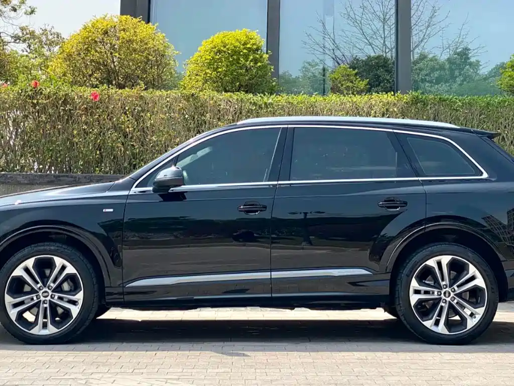 Audi Q7 2021 — фото 6