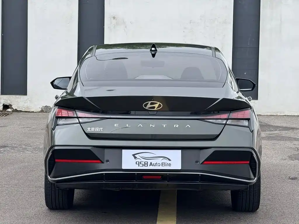 Hyundai Elantra 2023 — фото 10
