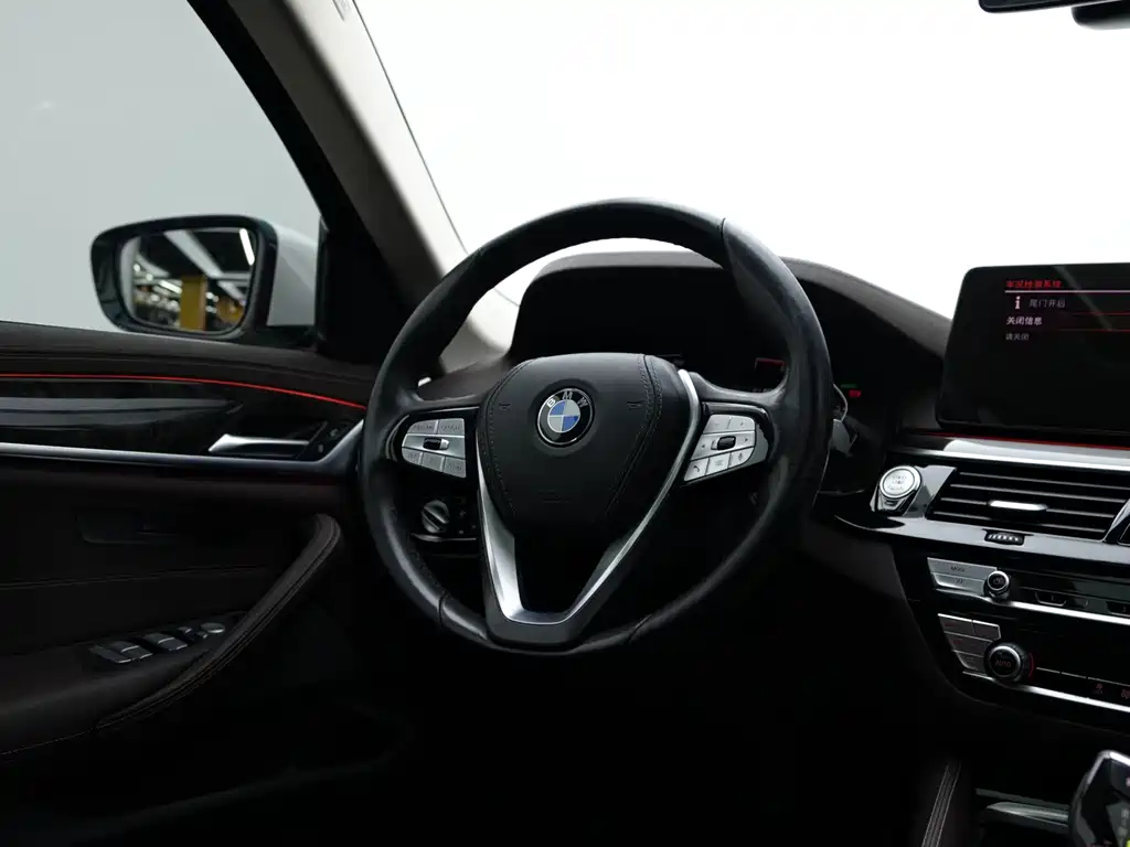 BMW 5 Series 2021 — фото 13