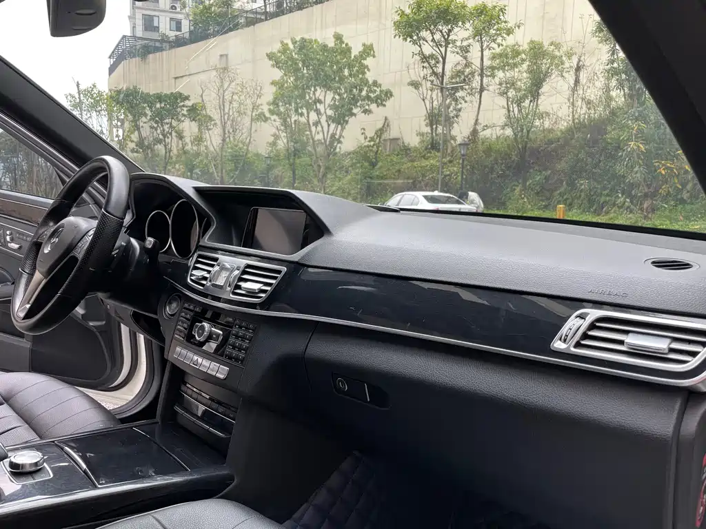 Mercedes-Benz E-Class 2015 — фото 15