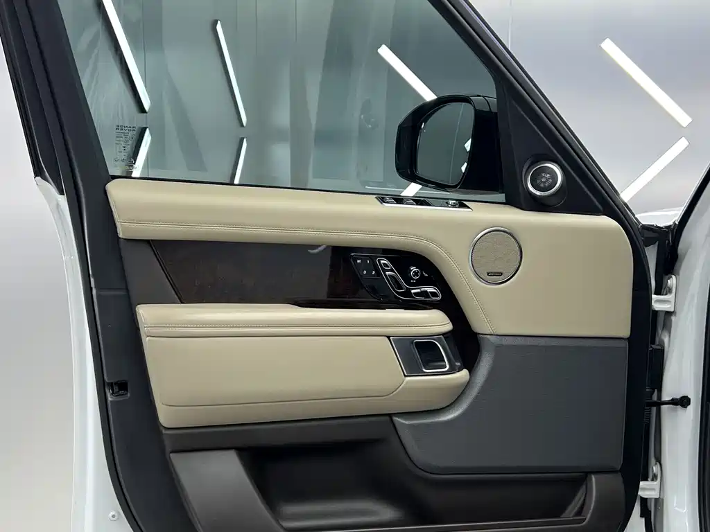 Land Rover Range Rover 2021 — фото 12