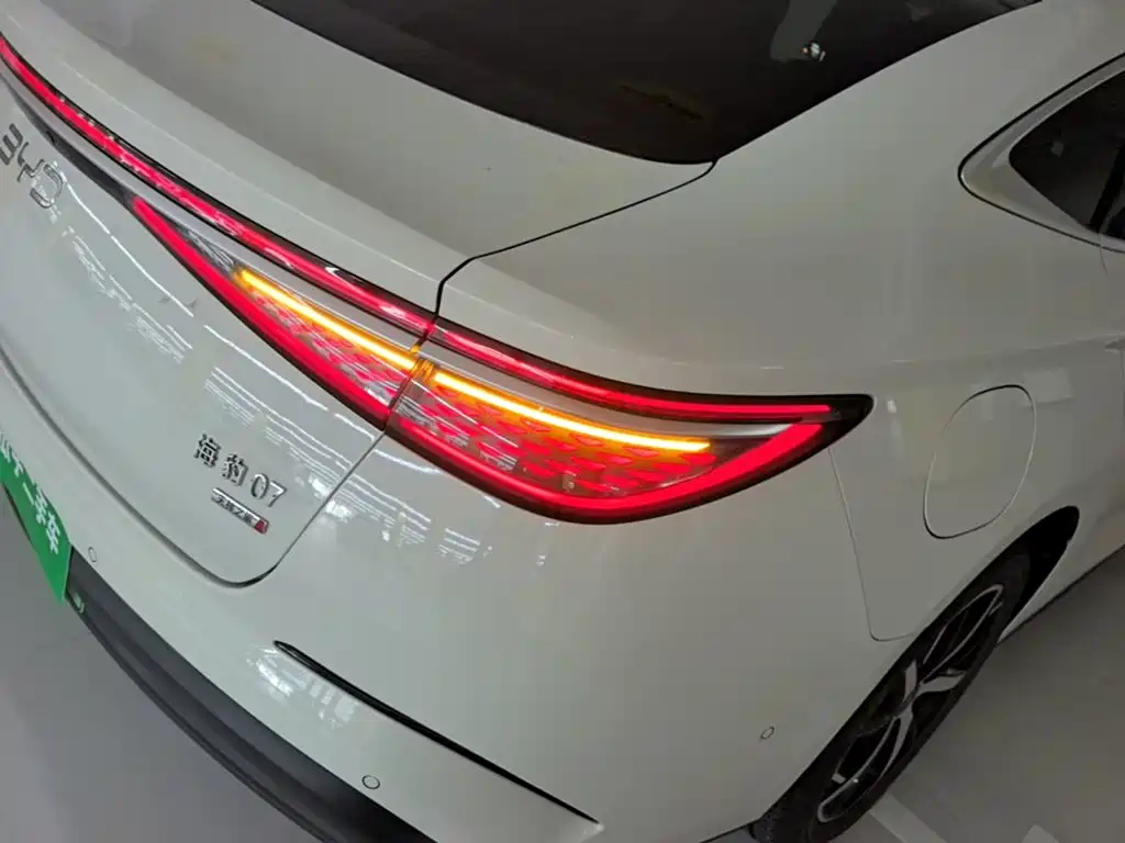 BYD Seal 07 DM-i 2025 — фото 8