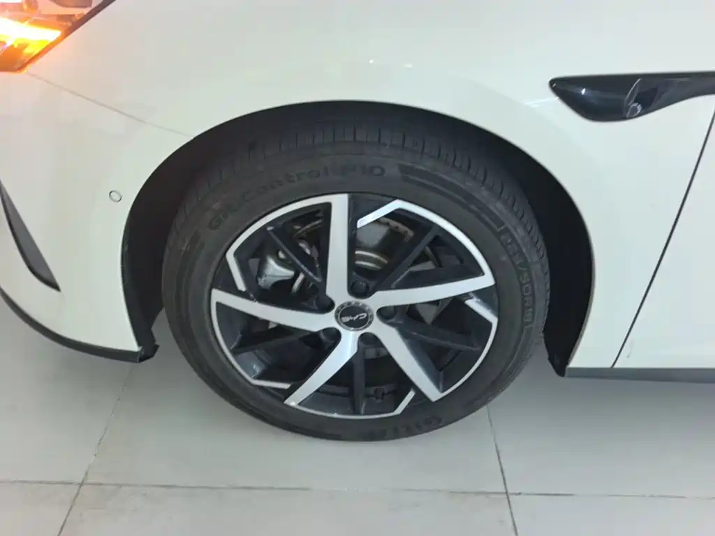 BYD Seal 07 DM-i 2025 — фото 23