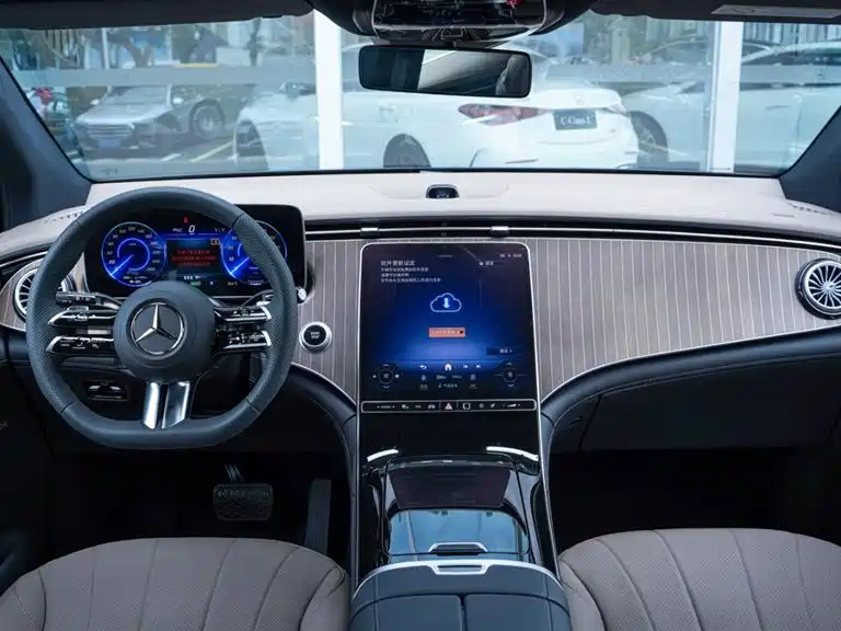 Mercedes-Benz EQE SUV 2025 — фото 12