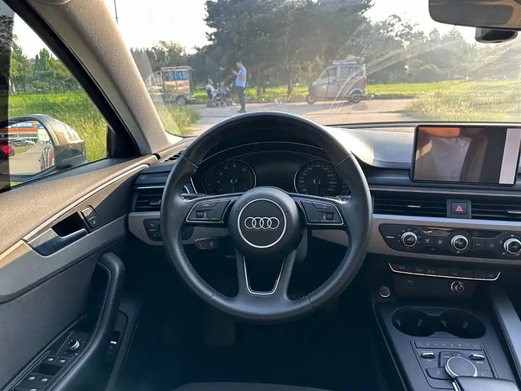 Audi A4L 2018 — фото 20